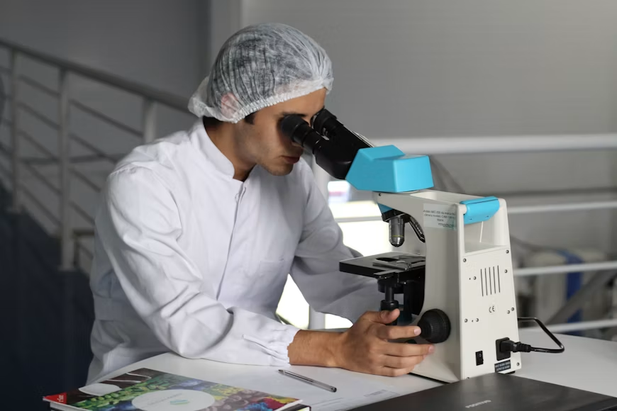This is what you need to know to become a Medical Laboratory technician